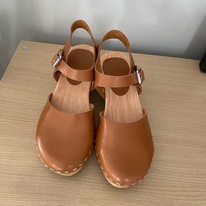 Cute and comfortable casual heels.